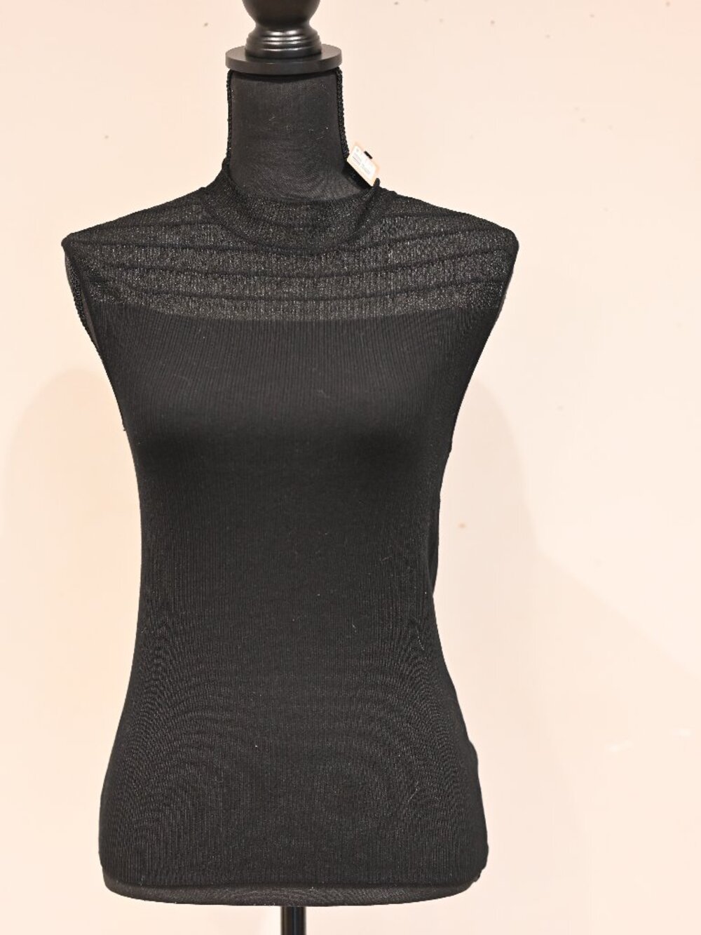 New with tags RW&CO sleeveless ribbed knit top in classic black